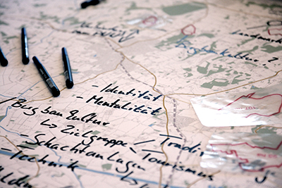 Landkarte mit handschriftlichen Notizen